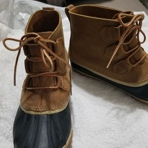 Sorel Out N About Waterproof boots size 9.5